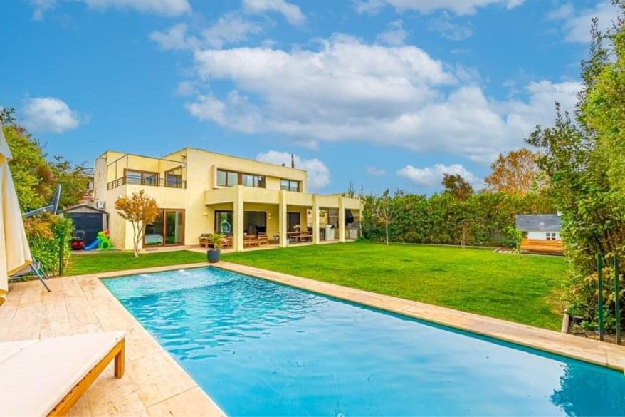 corredor de propiedades chicureo